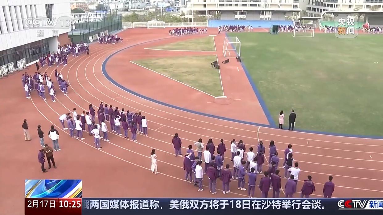 很多人在